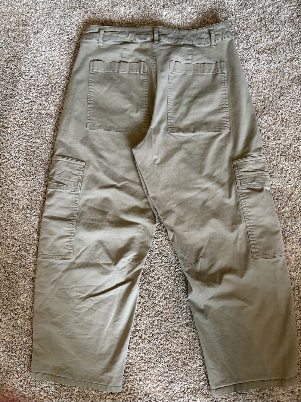 Women's Mid-Rise Barrel Leg Cargo Pants - Universal Thread™ Olive Green 10 - Picture 6 of 6